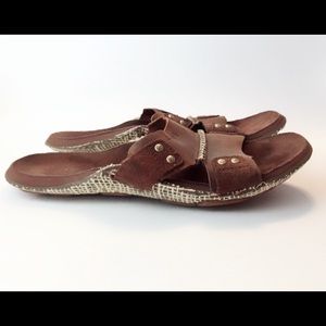 cushe manuka flip flops